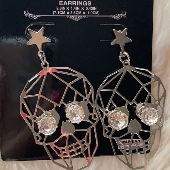HALLOWEEN Bling Skeleton Dangle Star Accent Earrings NWT Silver Color - Picture 6 of 6